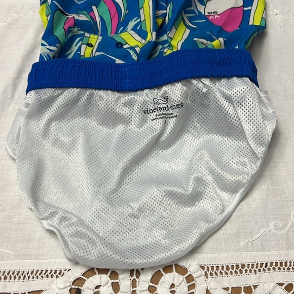 Vineyard Vines boys swim trunk size 7 - Picture 3 of 6